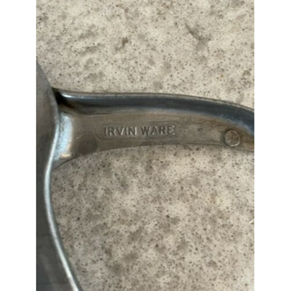 Vintage Irvin Ware Aluminum Hand Held Citrus Juicer Strainer Lemon Lime Squeezer - Picture 4 of 5